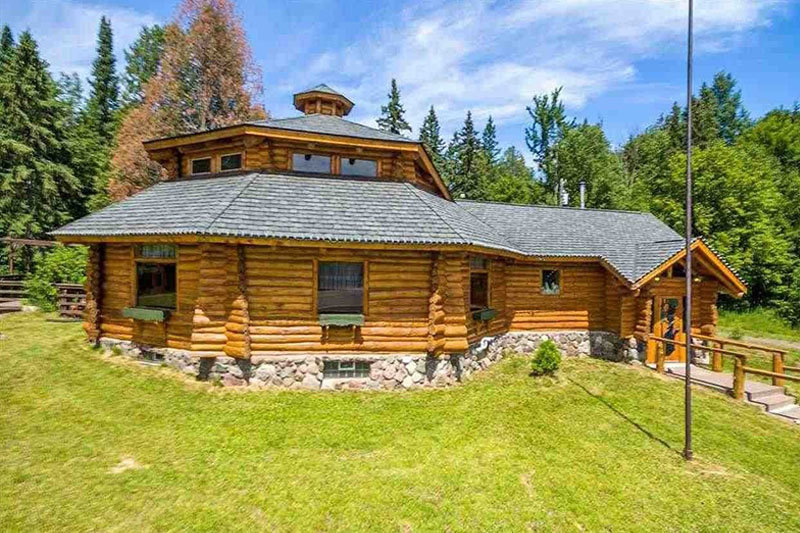 5964 E Us2, Michigan log cabin for sale